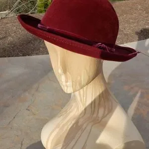 Vintage 1970s Designer Eileen Carson Hat Burgundy Velvet Bowler Cloche Throwback With This Ring: August 05, 2016 main image 4